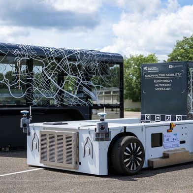 The highly precise maneuvering and coupling of the driveboard and capsules is a key function to enable the modular approach of U-Shift. (Image:DLR)