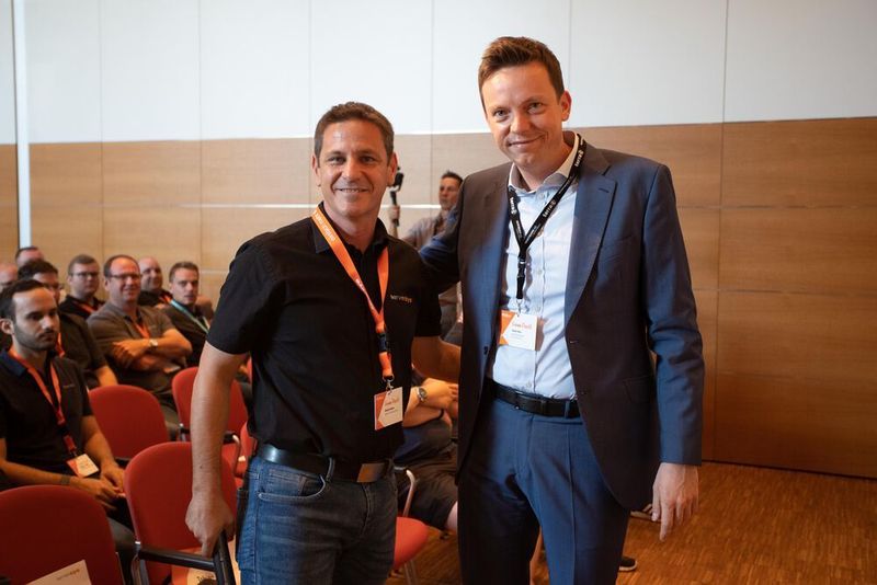 Krämer-IT-Chef Michael Krämer (l.) konnte Tobias Hans, den Ministerpräsidenten des Saarlands, für... (Krämer IT Solutions)