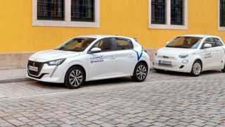 Laut Branchenverband BCS ist insbesondere das sogenannte Free-Floating-Carsharing gewachsen. Hierbei müssen die Fahrzeuge nicht an festen Plätzen übernommen und zurückgegeben werden, sondern sind im kompletten Aktionsgebiet zu finden. (Bild: ShareNow)