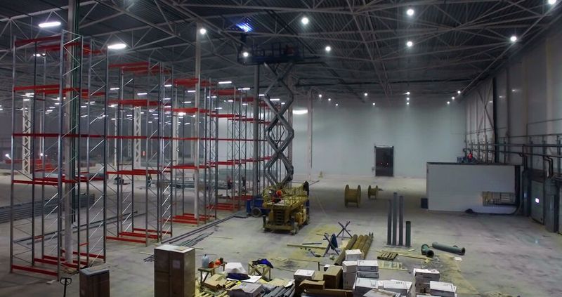 Noch im Werden: Mithilfe der Dematic-AS/RS-Technologie sollen manuelle Eingriffe in den Produktionsprozess des Insektenproteins auf ein Minimum reduziert werden. Dabei wird die vorhandene Fläche optimal ausgenutzt, heißt es.  (Bild: Dematic)