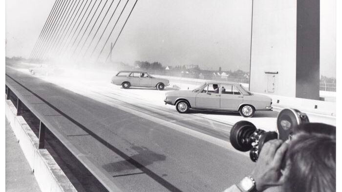 Die Filmbeiträge entstanden mit viel Aufwand auf (abgesperrten) öffentlichen Straßen. (Bild: ARD/WDR)