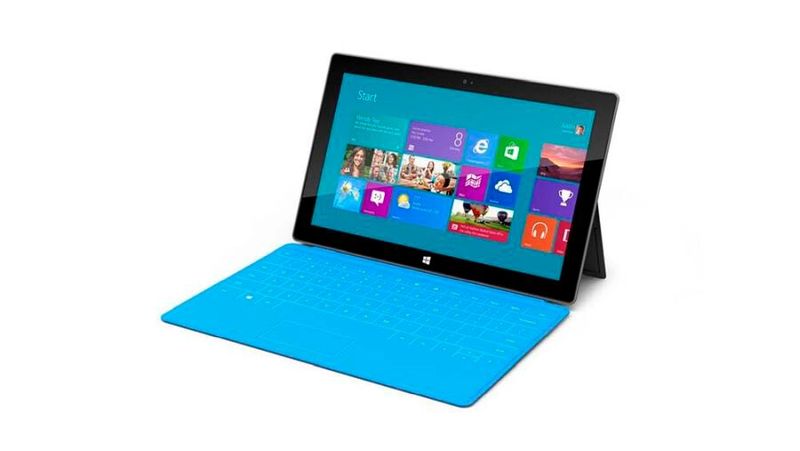 Das Surface der ersten Generation (eingeführt als Surface mit Windows RT, später vermarktet als Surface RT) war der erste von Microsoft selbst entwickelte Personal Computer. Der Tablet-PC wurde im Juni 2012 angekündigt und im Oktober 2012 auf den Markt gebracht. (Bild: Microsoft)