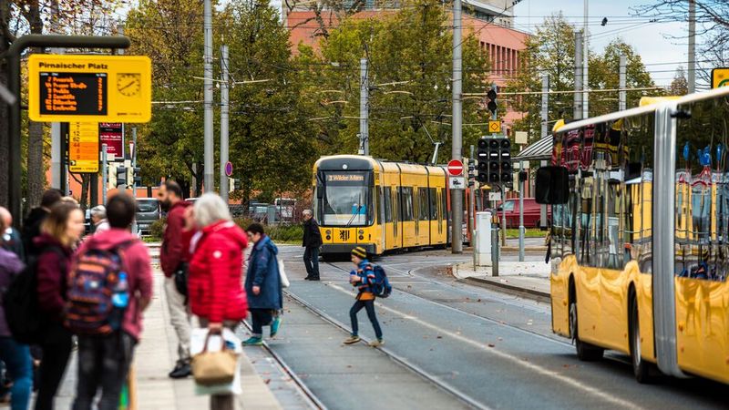 Laut dem ADAC-Mobilitätsindex hat sich das Angebot an Mobilität nur leicht verbessert.(Bild:  Autoren-Union Mobilität / ADAC)