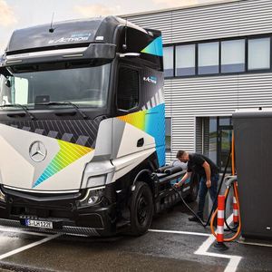 Die Reichweite soll 500 Kilometer erreichen, ausreichend für die meisten Anwendungen.(Bild:  Daimler Truck)