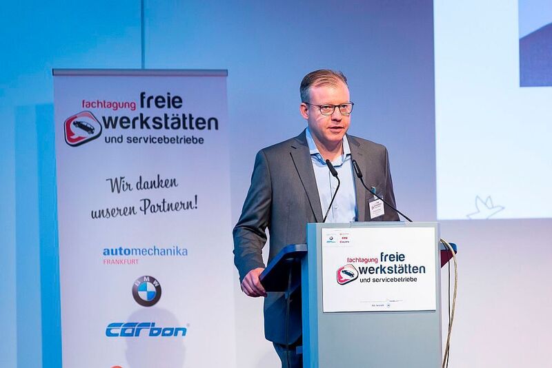 Florian Fischer, Geschäftsführer der Vogel Communications Group, begrüßte die Teilnehmer in Würzburg. (Stefan Bausewein)