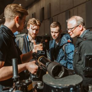 Der fachliche Austausch untereinander ist das, was die Schraubtec bei Besuchern und Ausstellern so beliebt macht.(Bild:  Camilo Amaya)
