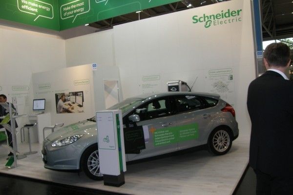Schneider Electric lädt den Ford Focus Electric (Bild: Thomas Kuther)
