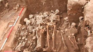 Massengrab von Pestopfern eines Krankheitsausbruchs im 16. Jahrhundert in Ellwangen, Süddeutschland. Von hier stammt einer der Peststämme, dessen Genom für die aktuelle Studie rekonstruiert wurde. (Rainer Weiss, Landesamt für Denkmalpflege Baden-Württemberg)