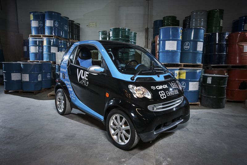 Das Véhicule Urbain Électrique: Basis ist ein Smart Fortwo Coupe Chassis von 2006.   (Elektrobit)