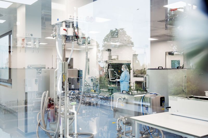 Reinraum für die mRNA-Produktion bei Wacker Biotech (Bild: Wacker)