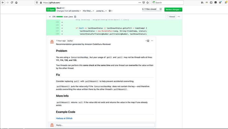 Der Amazon CodeGuru Reviewer überprüft Pull-Anforderungen und gibt Empfehlungen zum Quellcode in Github oder AWS CodeCommit sowie eine Beschreibung, was das Problem verursacht und wie Nutzer es beheben können.  (AWS)
