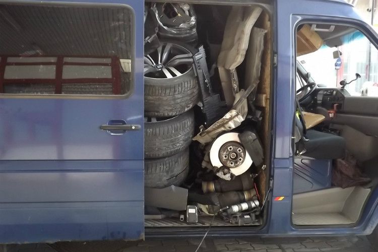 Bis zum letzten Platz gefüllt: Größer hätte der BMW X6 nicht sein dürfen. (Foto: Police.hu)