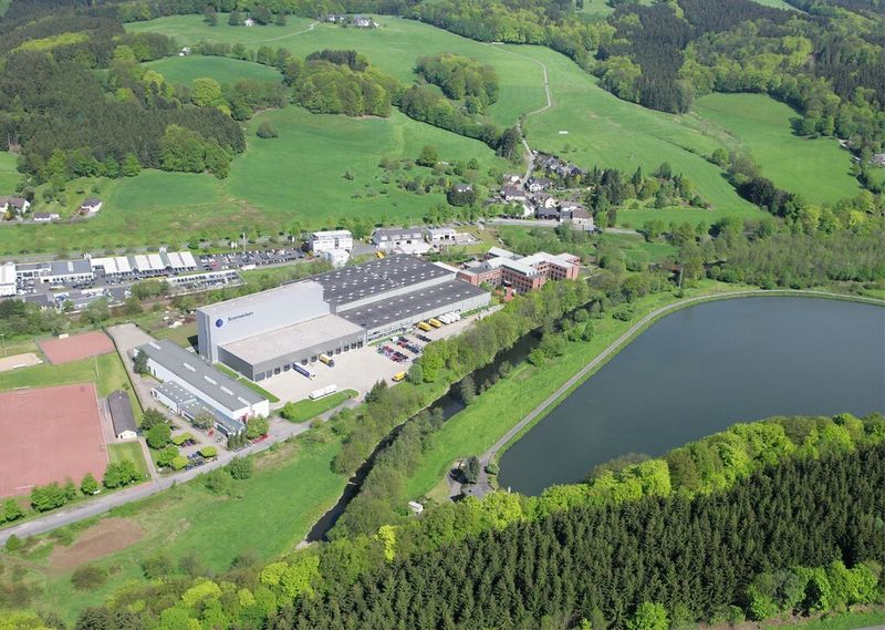 Ein Luftbild des Unternehmens bei Overath. (Bild: Soennecken)