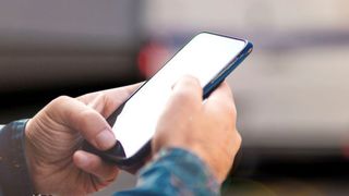 Wenn das Waschbecken über Nacht im Kofferraum des Handwerkers landet, kann dafür künftig eine Komplettlösung von T-Systems verantwortlich sein. (Telekom)