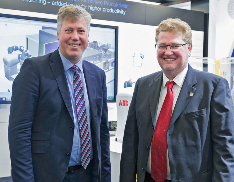 Morten Wierod of ABB and Thomas Punzenberger of Copa-Data (from left) are partners now: the Copa-Data software zenon is now available in the ABB product portfolio. (Luca Siermann)