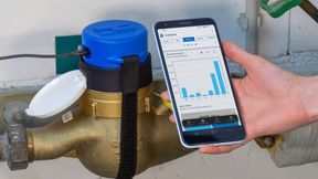 Hydropmeter mit App: Das Lesegerät ist in weniger als zwei Minuten installiert. Dann hat man seinen Wasserverbrauch jederzeit im Blick und wird bei Wasserschäden sofort gewarnt. (Bild: Hydrop Systems)