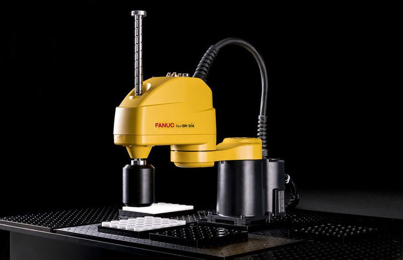 Dass es auf der Automatica auch noch Premieren klassischer Roboter gibt, beweist Fanuc mit der neuen Scara-Baureihe SR-3.
 (Fanuc)