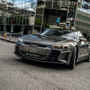 (Audi)