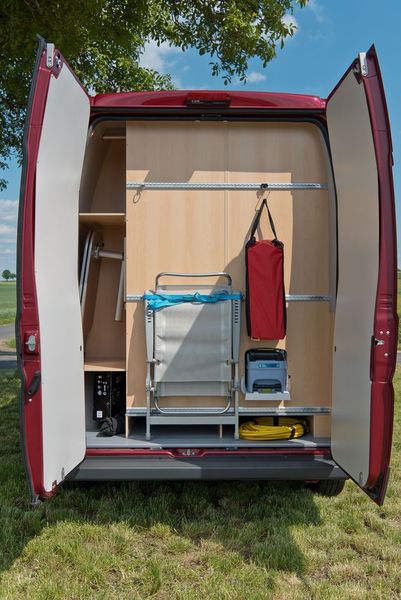 Im Heck bietet der Avanti H einige praktische Zusatzstaufächer. (La Strada)