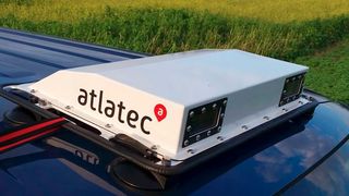 Atlatec hat eine Sensorbox entwickelt, mit der Verkehrswege kartografiert werden können. (Atlatec/Bosch)