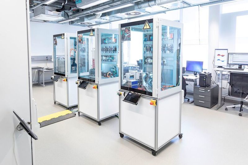 Im DC-Labor am Fraunhofer IPA wird die Gleichspannungsfabrik von morgen getestet. (Fraunhofer IPA/Rainer Bez)