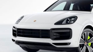 Den Traum vom Porsche als Dienstwagen mussten Top-Manager von Volkswagen zu Anfang des Jahres begraben. Denn der Konzern hat ein Porsche-Verbot ausgesprochen. Man will so viel Geld sparen. Doch es gibt auch erste Klagen ... (Bild: Porsche)