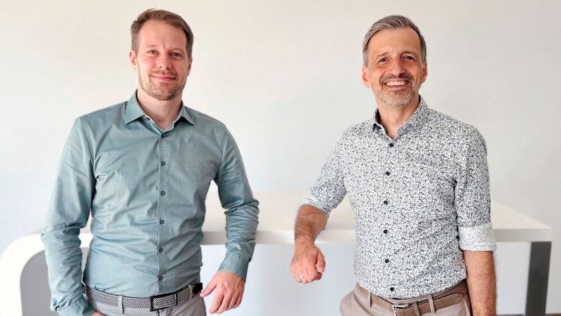 Sebastian Bittig (l.) übernahm zum 1. August 2026 bei R-tec den Posten des Chief Technology Officers (CTO) von Marek Stiefenhofer (r.). (Bild:  R-tec)