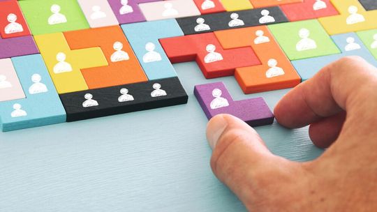 Damit Unternehmen über zukünftig erforderliche Kompetenzen verfügen, benötigen sie entsprechende Talente.(Bild:  tomertu - stock.adobe.com)