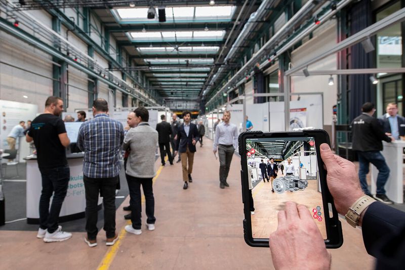 Zahlreiche Fachbesucher aus der MEM-Industrie fanden den Weg zum SPF in der Halle 550 in Zürich Oerlikon. (Bild: Thomas Entzeroth)