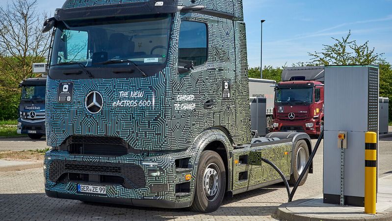 Mercedes-Benz hat die Schallmauer beim elektrischen Laden mit 1.000 Kilowatt Leistung durchbrochen.(Bild:  Daimler Truck)