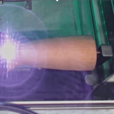 Femtosekundenlaserstrukturierung einer Lavaldüse aus CuCrZr (Kupferlegierung mit Chrom und Zirkonium) mit einer hoch emissiven Oberfläche. (Bild: Fraunhofer HHI)