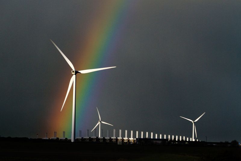 Nach dem Regen folgt Sonnenschein – WEAs haben im Sturmtief Niklas rund 44.000 MW Strom erzeugt. (flickr/jinterwas/CC BY 2.0)