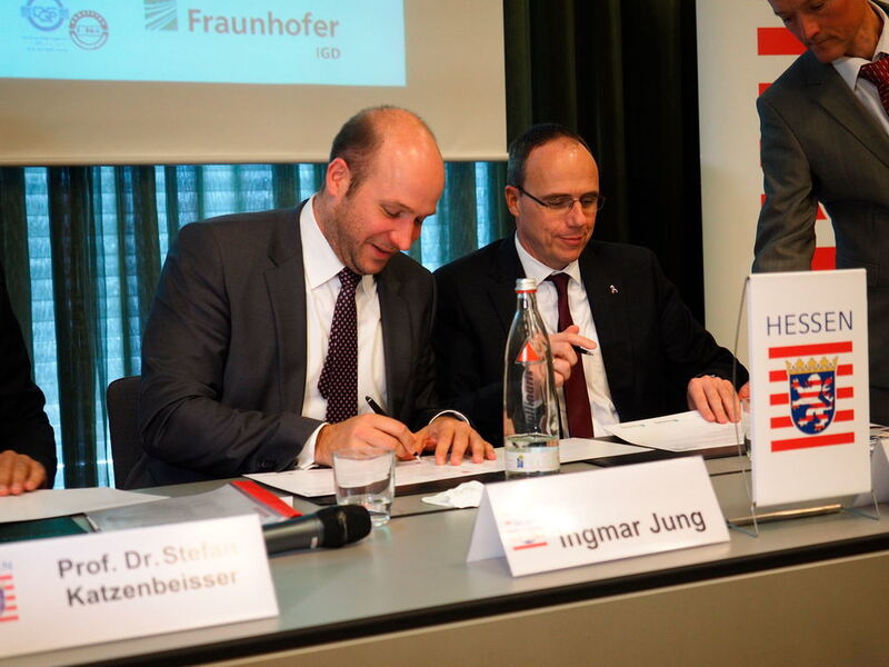 Unterzeichnung die Vereinbarung zum Runden Tisch für Cybersicherheit@Hessen: Ingmar Jung und Peter Beuth (Bild: mk)