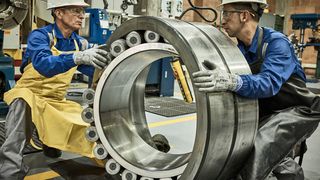 Rund 50 Millionen Lager müssen jedes Jahr getauscht werden – SKF will der Ursache jetzt auf den Grund gehen und baut ein Testzentrum für Lager. (SKF)