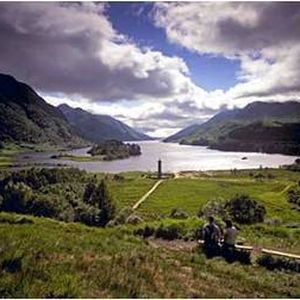Die wild-romantische Landschaft Schottlands ist immer eine Reise wert.