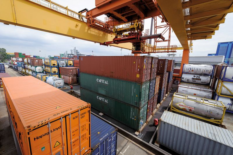 Für Gefahrstoffcontainer wurde eine Fläche von 7800 m² versiegelt. (Bild: Infraserv Logistics)