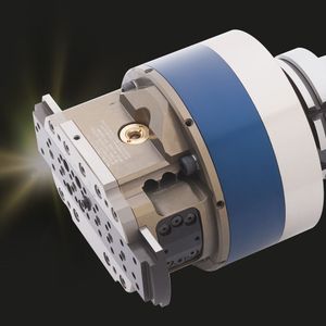 Neu auf der AMB 2016: Die Baureihe 3 der Komet-Komtronic-U-Achse UAS160 bietet Vorteile wie eine kompaktere, dadurch stabilere Bauweise, den Einsatz des direkten Wegmesssystems am Schieber und ein 48V Betriebssystem.