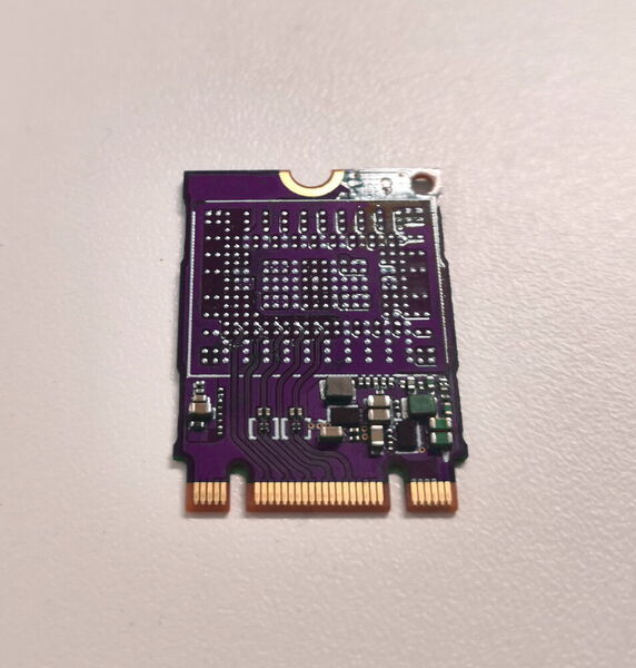 Eine Platine mit den passenden Kontakten nimmt den Chip auf. Über die M.2-Schnittstelle können die Daten ausgelesen werden. (CBL Datenrettung)
