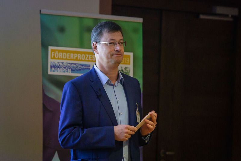 Impressionen der Förderprozessforen 2019: Beim Pumpen- und Schüttgut-Forum diskutieren Experten an zwei Tagen über Probleme bei Förderprozessen. Dabei steht der praxisorientierte Austausch und die gemeinsame Lösungsfindung im Vordergrund des Netzwerktreffens der Pumpen- und Schüttgut-Community. (Stefan Bausewein / PROCESS)
