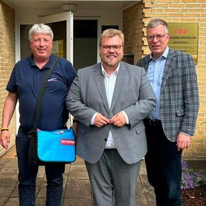 Gespräche in Husum: (v. l.) Mit dabei waren Lutz Martensen von der Kreishandwerkerschaft,  CDU-Bundestagsabgeordneter Leif E. Bodin und Jan-Nikolas Sontag, Geschäftsführer des Landesverbands des Kfz-Gewerbes Schleswig-Holstein.(Bild:  Landesverband des Kfz-Gewerbes Schleswig-Holstein)