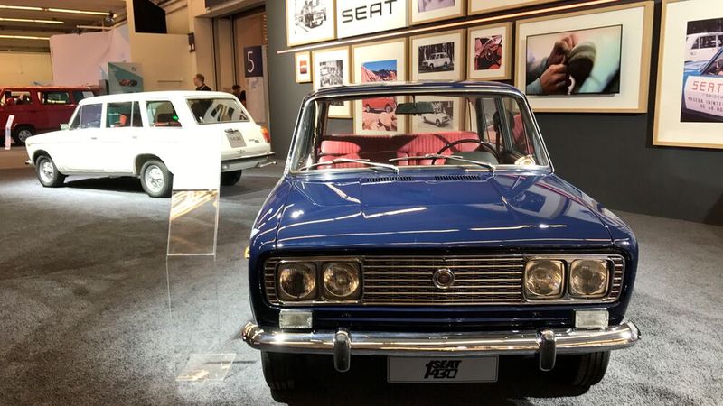 In Spanien wurde der Fiat 124 als Seat 124 von 1968 bis 1980 gebaut; parallel dazu gab es von 1969 bis 1975 den auf Basis des 124 weiterentwickelten Seat 1430. Das Fiat 124 Coupé wurde ebenfalls von Seat gebaut, als Seat 124 Sport Coupé von 1970 bis 1976. In Lizenz wurde der Fiat 124 von 1971 bis 1977 unter dem Namen Murat 124 bei Tofaş in Bursa (Türkei) gebaut. Insgesamt wurden dort 134.867 Fahrzeuge dieses Typs mit einem 1,2-Liter-Motor produziert. Bekannt wurde der Murat 124 auch unter dem Namen Serçe (Spatz). Seit den 90er-Jahren wird er im Volksmund auch „Hacı Murat“ genannt. (Bild: autodrom)