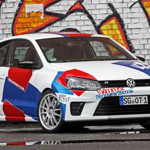 Die Serienversion des Rallyeautos Polo WRC hat es mit 162 kW/220 PS bereits in sich. Der Solinger Tuner Wimmer Rennsporttechnik bläst den 2,0-Liter-Motor aus dem Golf GTI aber noch weiter auf.