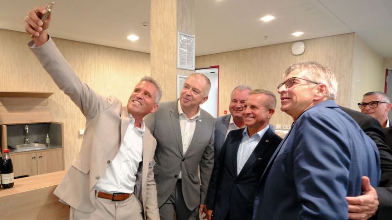 Selfie mit dem Obermeister: (v. l.) Roland Hoier, Michael Schneider (ZDK-Vize), Uwe Schmidt (Innung Sachsen-West, Chemnitz), Thomas Peckruhn (ZDK-Präsident) und Michael Bissert (Präsident der HWK Unterfranken). (Bild: Zietz - VCG)