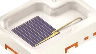 Die Infrarot-LED SFH 4770S von Osram Opto Semiconductors verkleinert die Beleuchtungseinheiten für kamerabasierte Assistenzsysteme im Auto. (Osram Opto Semiconductors)