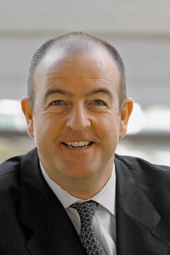 Nicholas J. Dunning,  Gottfried-Schultz-Gruppe, Ratingen: „Im Januar und Februar waren wir mit dem Neuwagenverkauf  weniger zufrieden, der März ist besser gelaufen. Die Rabatte haben sich gegenüber dem Vorjahr nicht verändert. Das Gebrauchtwagengeschäft liegt im Plan, die Erträge sind konstant auf niedrigem Niveau. Dafür zeichnet sich aber im Service ein recht erfolgreicher Jahresstart ab, was jedoch nicht für die Nutzfahrzeugsparte gilt. Hier lief es im ersten Quartal in Verkauf und Service recht zögerlich.“ (Archiv: Vogel Business Media)