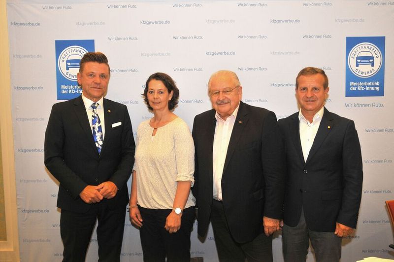 Standen der Presse Rede und Antwort: (v. li.) Wilhelm Hülsdonk, Nina Eskildsen, Präsidentin des gastgebenden Kfz-Gewerbes Schleswig-Holstein, Jürgen Karpinski und Thomas Peckruhn. (Zietz/»kfz-betrieb«)