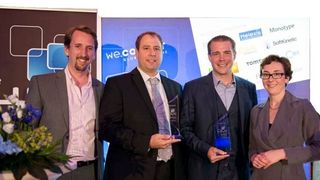 Dr. Matthias Lust (2.v.l.), Leiter der Preh Vorentwicklung, nimmt den Car HMI Award 2014 für das Mittelkonsolen-Konzept entgegen. (Foto: Preh)