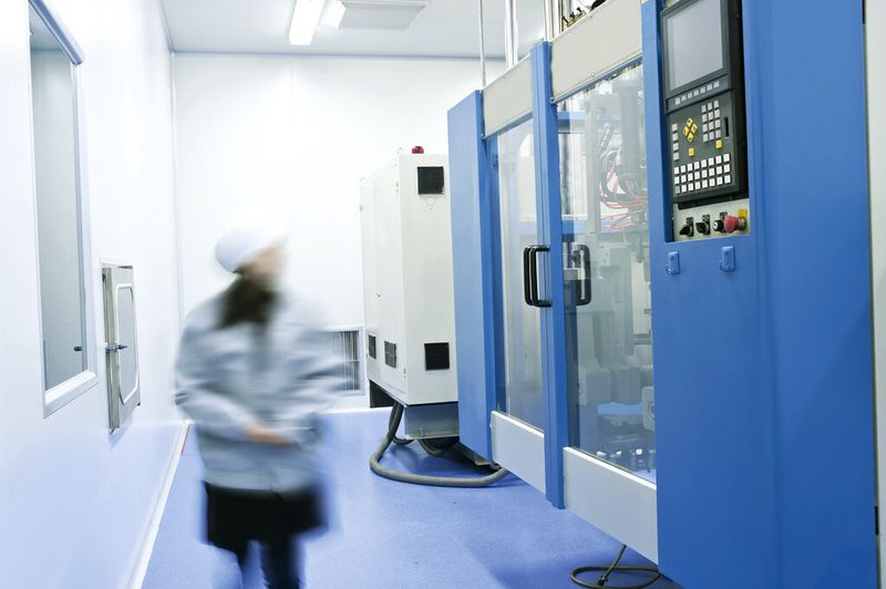 Die Produktion unter Reinraumbedingungen läuft rund um die Uhr. (Bild: GGB)