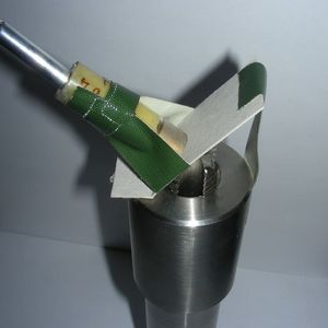 Bild 2: Anbringen der Mini-Hohlladung. Bild: Rieger