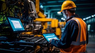 Für einen reibungslosen Betrieb: Anlagen und Maschinen mit der richtigen Ausrüstung von Conrad professionell warten. (Bild: Nanci - stock.adobe.com)